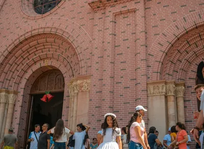 Discover the Captivating Lyrics of Primera Cita That Will Sweep You Off Your Feet